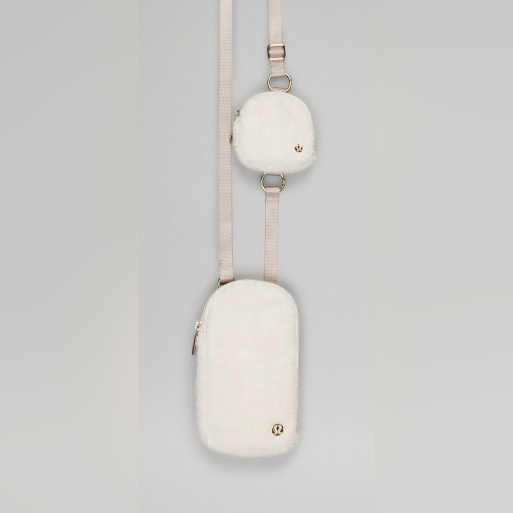 LULULEMON modular phone crossbody white fleece phone carrier. - Picture 4 of 10